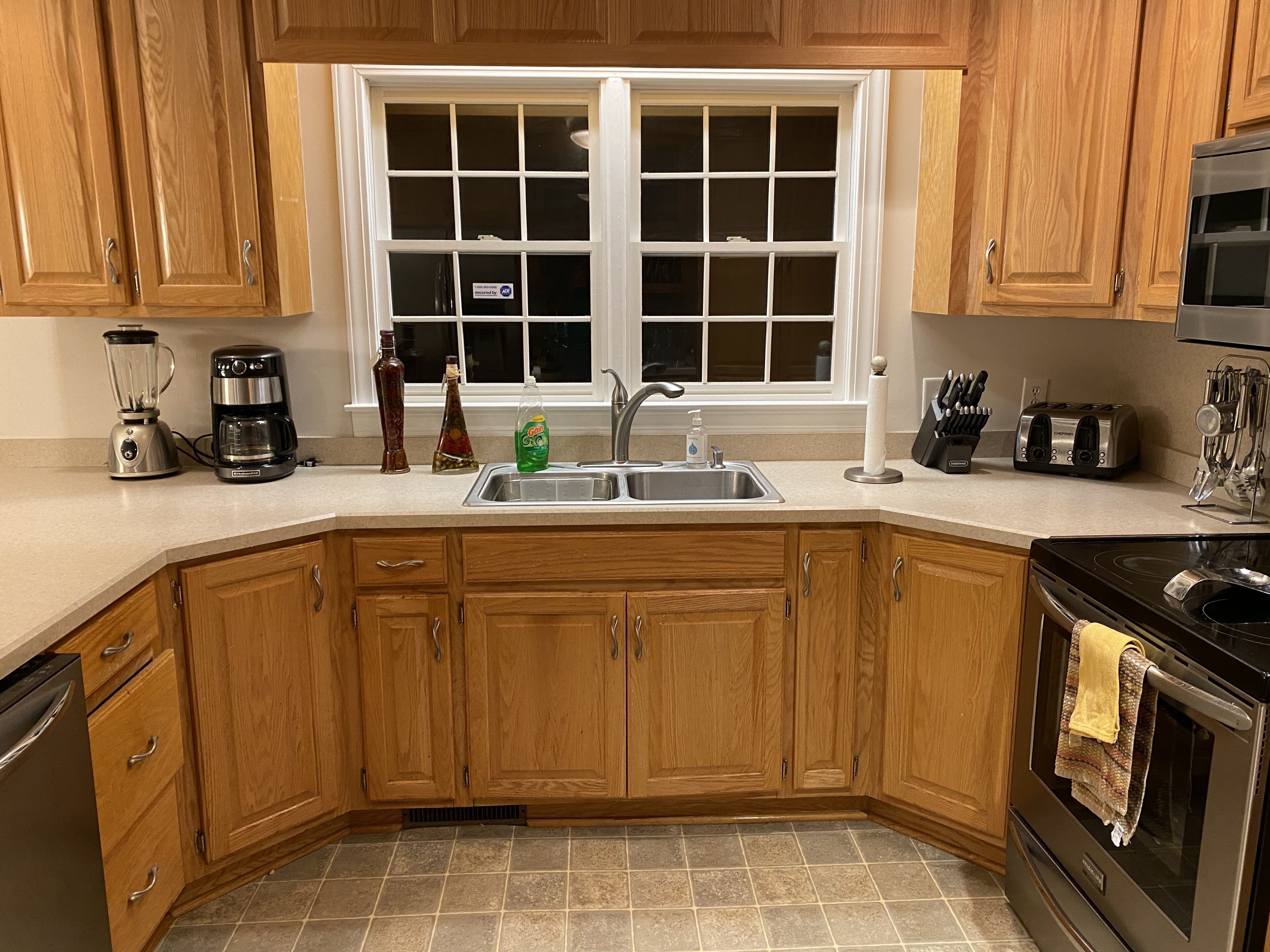 Geladeira, micro-ondas, fogão, cooktop