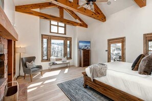 5 bedrooms, iron/ironing board, WiFi, bed sheets