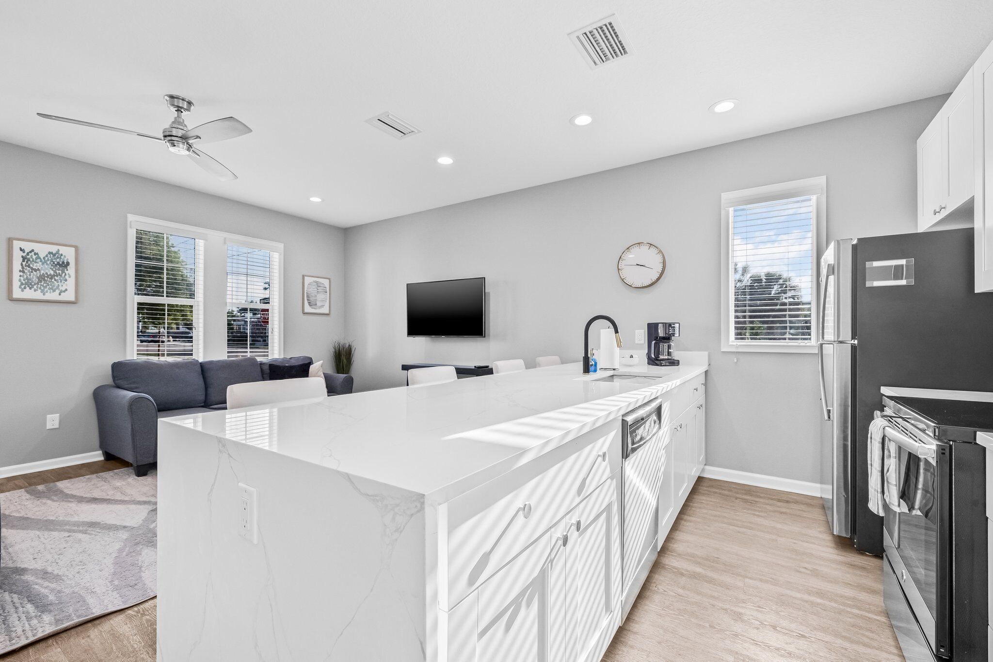 冰箱、微波炉、烤箱、洗碗机