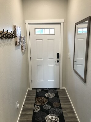 Interior - Private 1 BDRM Cottage (Grants Pass)