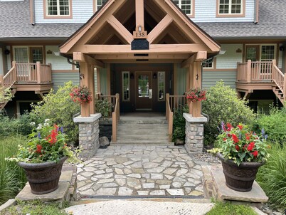 Cozy Condo in the Heart of Mont Tremblant Resort               