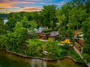 Exterior - 5π Modern Lakefront Luxury Oasis πΊπΈ 270Β° Lake Views w/Dock & Hot Tub! (Seneca)