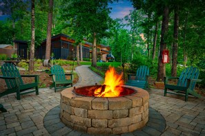 Property grounds - 5π Modern Lakefront Luxury Oasis πΊπΈ 270Β° Lake Views w/Dock & Hot Tub! (Seneca)