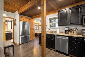 雪櫃、微波爐、焗爐、爐具