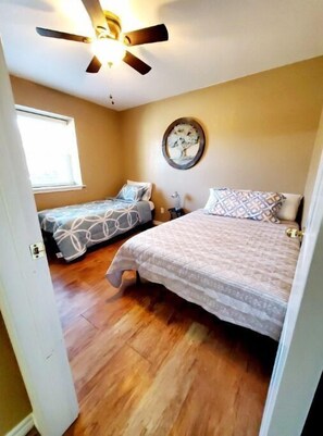 3 bedrooms, desk, iron/ironing board, WiFi