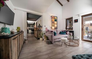 TV - Lovely home in Risika with sauna (Risika)