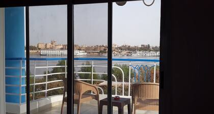 Hofni Palace Nile Niew