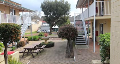 Suite 26 |Town Central | Walk To Cafes | Sleeps 3