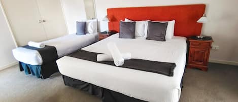 1 habitación, tabla de planchar con plancha, wifi y ropa de cama
