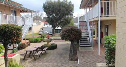 Suite 26 |Town Central | Walk To Cafes | Sleeps 3