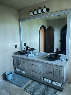 Interior - Junior suite - 30 minutes from beach (Los Gatos)