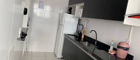 冰箱、微波炉、烤箱、炉灶