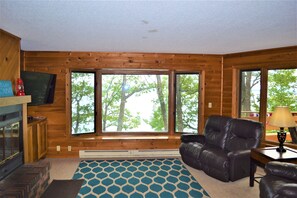 Interior - Stunning Sunrises from spacious Big Round Lake Cabin (Hayward)
