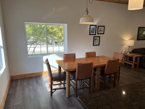 Dining - Downtown Apartment Three Lakes (Three Lakes)