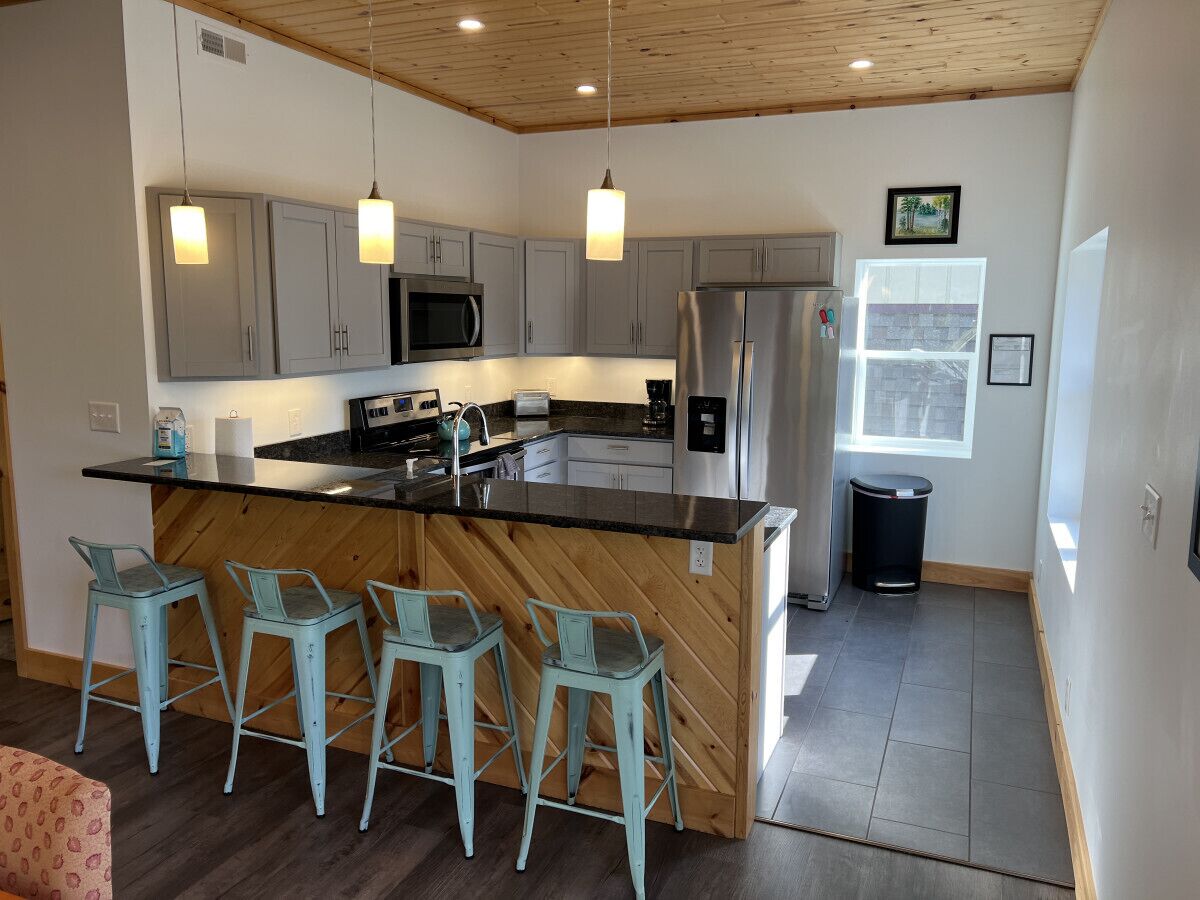 Kylskåp, mikrovågsugn, ugn och spishäll