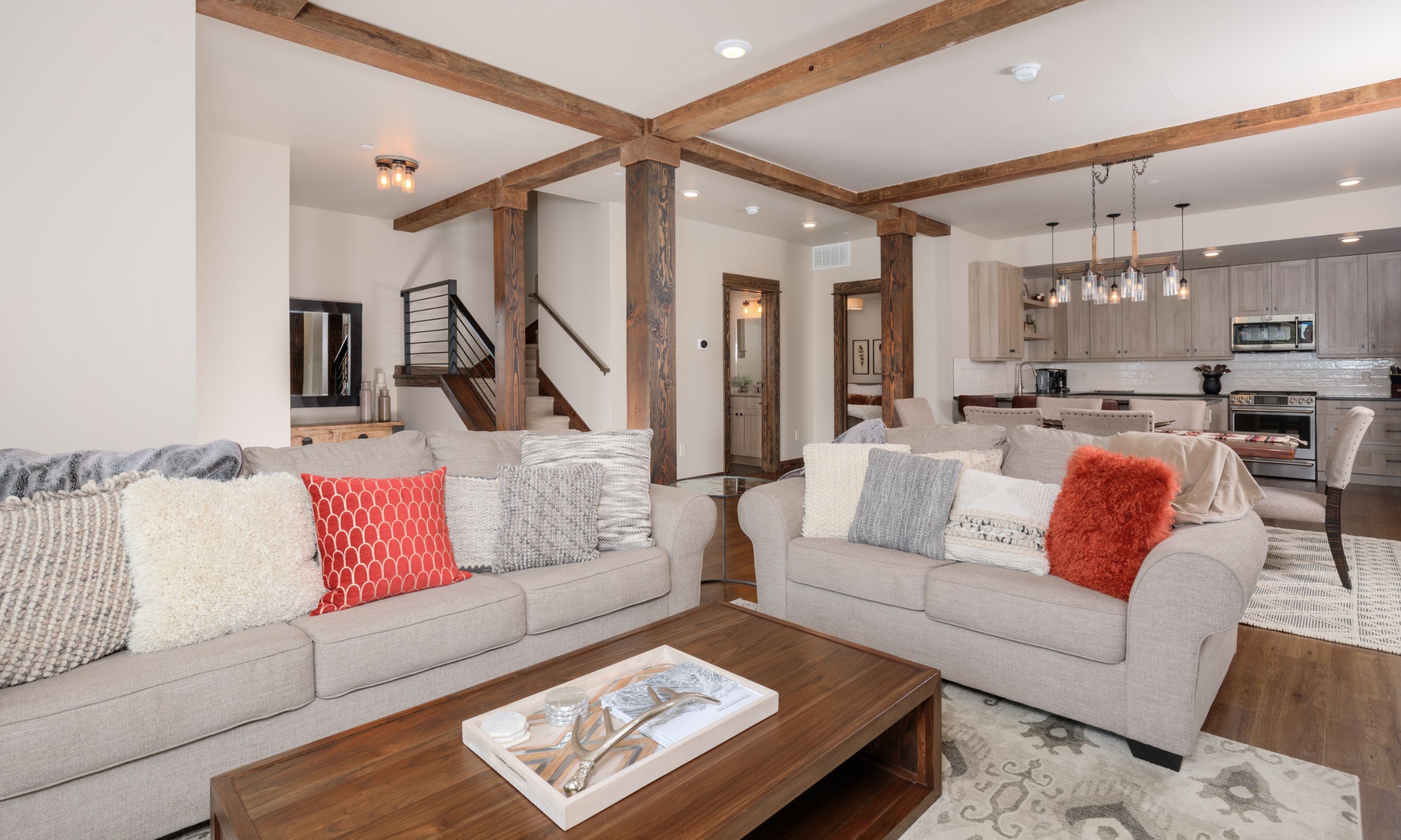 Smart-TV, Kamin, Stereoanlage