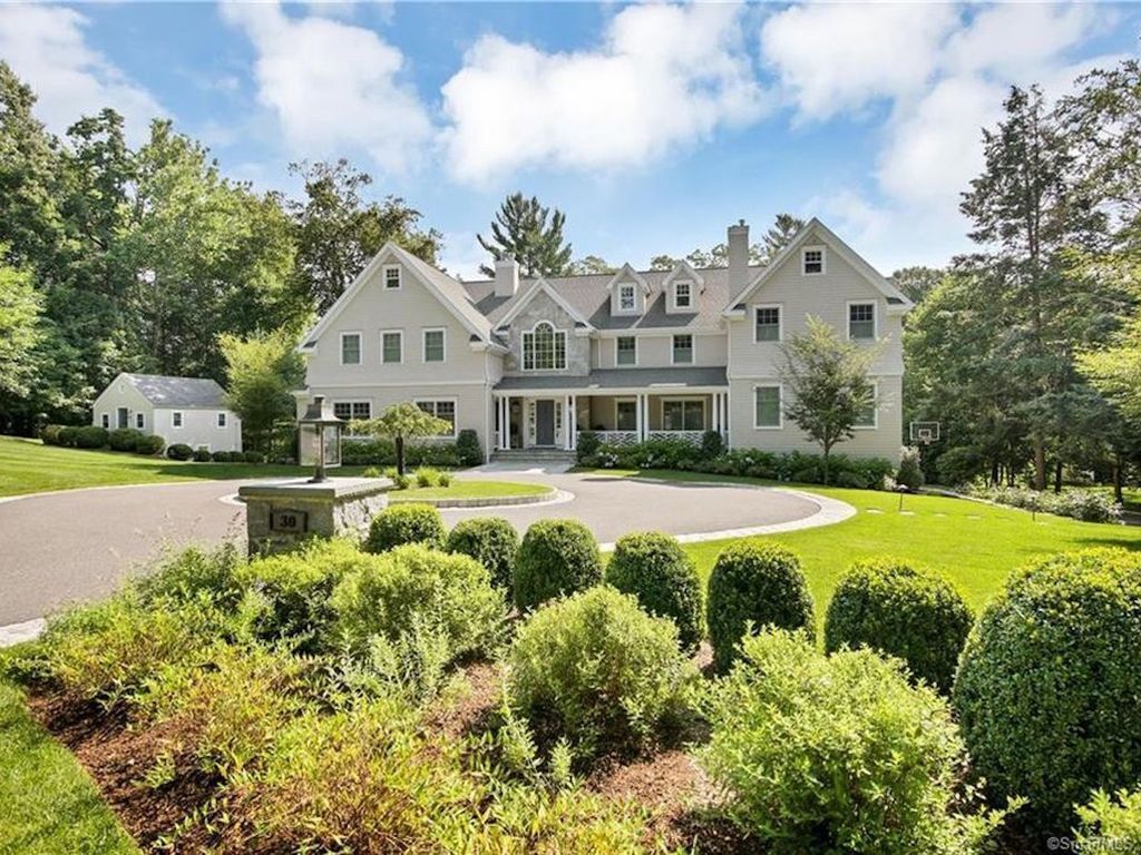 Westport Manor with 40 Foot Heated Pool/Spa  