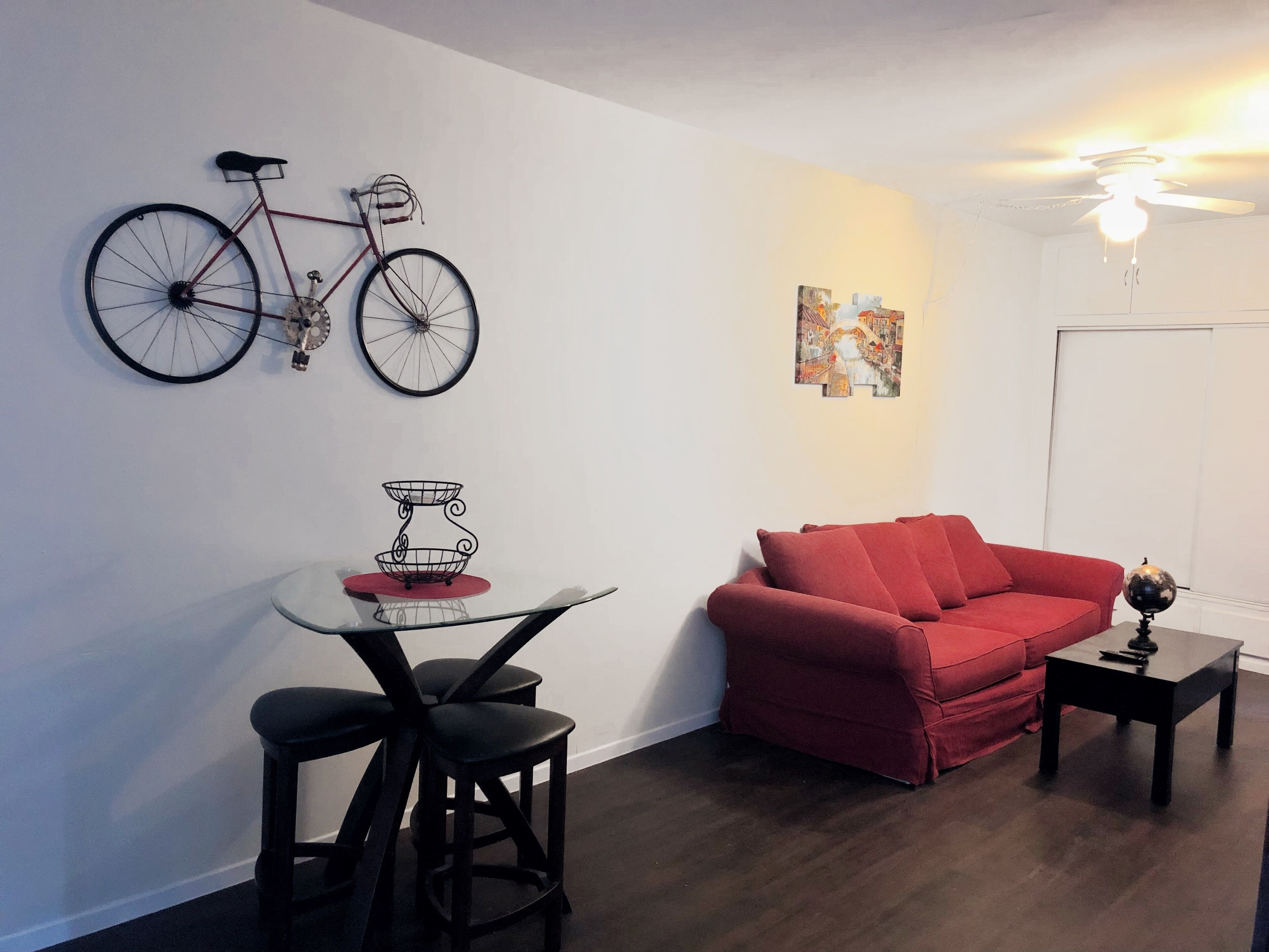 STAY IN THE HEART OF HERMOSA BEACH! 1/2 BLOCK FROM THE BEACH