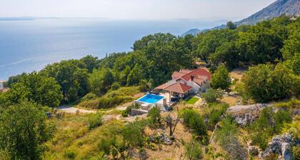 Beach front home in Jesenice