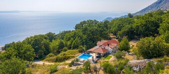 Beach front home in Jesenice
