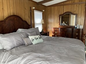 3 bedrooms, WiFi, bed sheets - Base Camp at Hawks nest. Near many mountain activities! (Seven Devils)