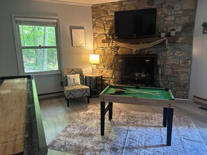 TV, fireplace