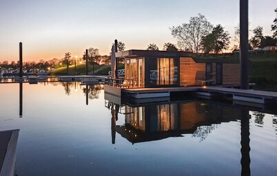 Cozy ship in Ohé & Laak with WiFi
