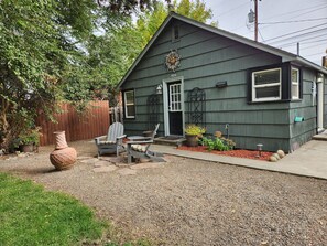 Terrace/patio - Ellensburg Cottage *2024 UPDATE  (Ellensburg)