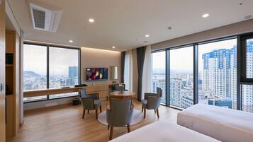 Sängtillbehör av högsta kvalitet och värdeförvaringsskåp på rummet