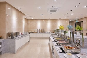 Desayuno buffet diario (KRW 13000 por persona)