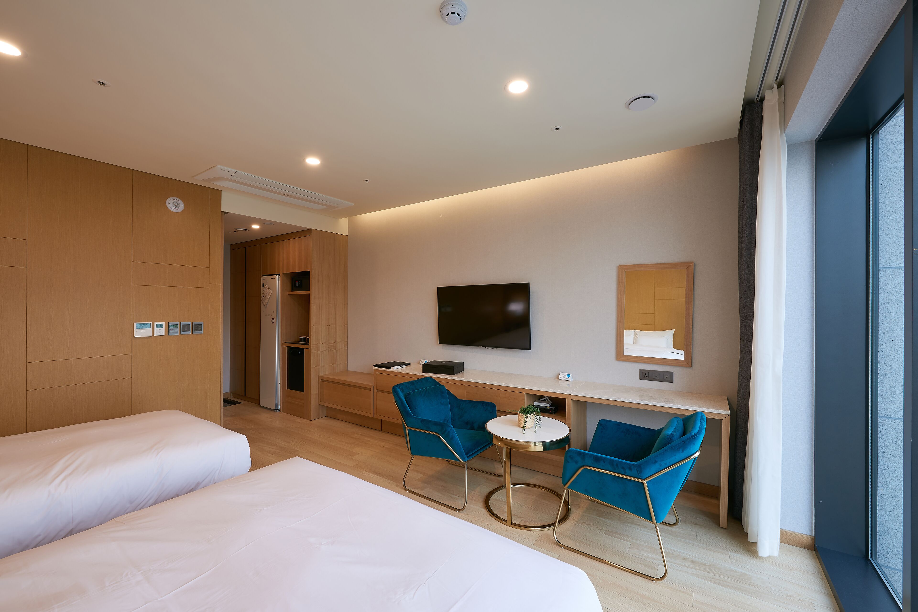 premium bedding, in-room safe, blackout curtains, free wifi