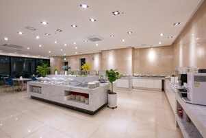 Desayuno buffet todos los días (con cargo)