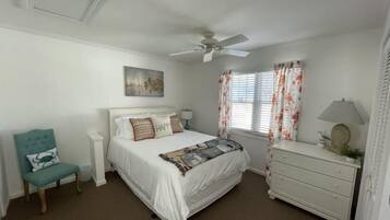 1 Schlafzimmer, BĂŒgeleisen/BĂŒgelbrett, WLAN, BettwĂ€sche