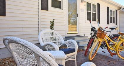 Lighthouse Cottage DOG FRIENDLY -Historic District