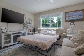 3 habitaciones, tabla de planchar con plancha y cuna de viaje 