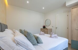 4 bedrooms, in-room safe, travel cot, free WiFi