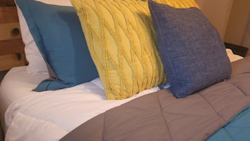 2 chambres, bureau, fer et planche à repasser, accès au Wi-Fi (inclus)