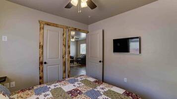 2 chambres, fer et planche à repasser, Wi-Fi gratuit, draps fournis