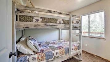 2 dormitorios, tabla de planchar con plancha, wifi gratis y ropa de cama