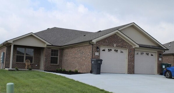 Exterior - Short stay substantial service duplex  (Richmond)