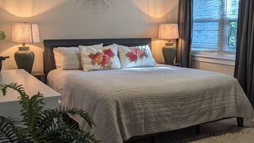 2 bedrooms, desk, iron/ironing board, WiFi