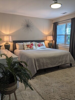 2 室のベッドルーム、デスク、アイロン / アイロン台、WiFi