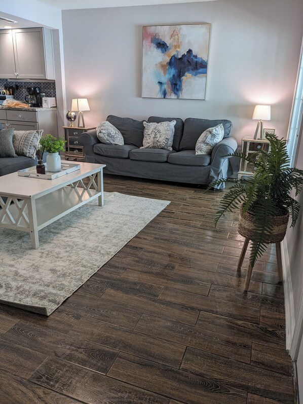 スマートテレビ、書庫、PC モニター、プリンター