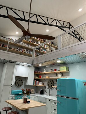 Fridge, microwave, oven, stovetop - Apartment with Loft (Brookhaven)