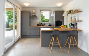 Fridge, oven, dishwasher, coffee/tea maker