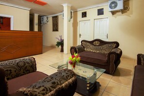 Lobby - OYO 2045 Hotel 211 (Parapat)