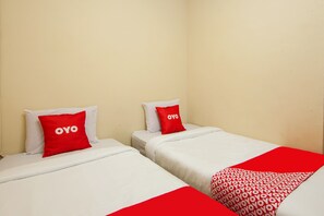 Room - OYO 2045 Hotel 211 (Parapat)