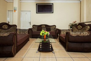 Lobby - OYO 2045 Hotel 211 (Parapat)