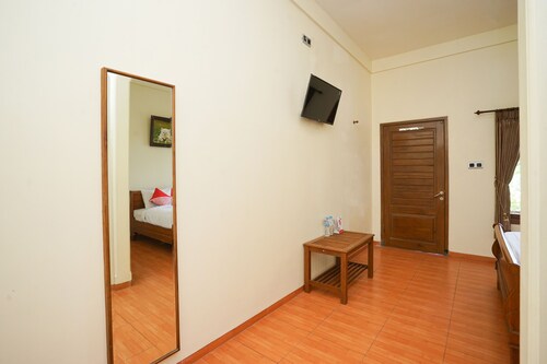 OYO 1483 Hotel Bumi Bermi Permai