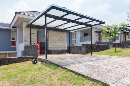 Vista desde la propiedad. OYO 2001 Taman Dayu Villa Golf View